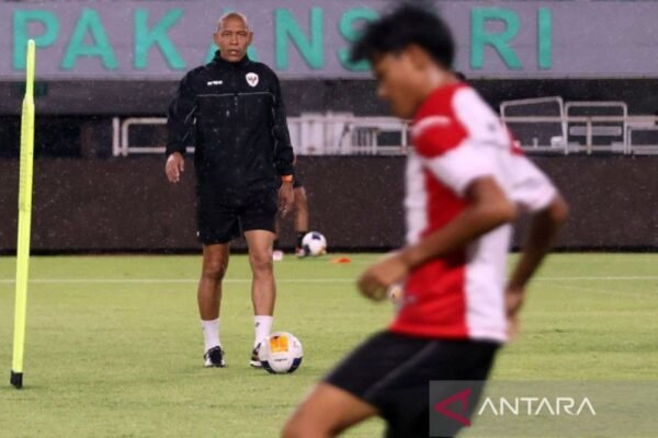 Nova Arianto Menyusun Strategi untuk Merekrut Hingga 30 Pemain bagi Tim U-17 yang Baru