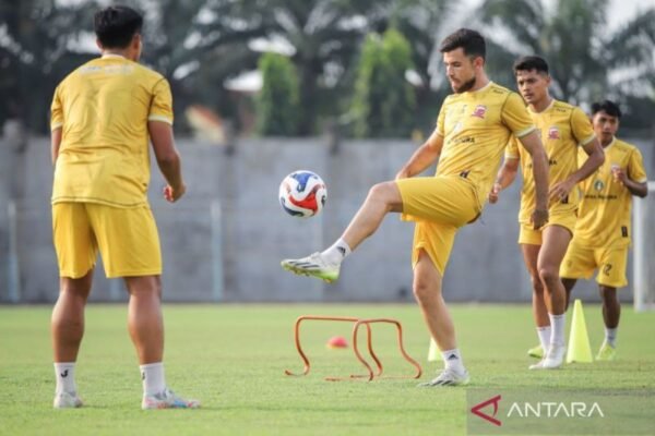 Transfer Strategies: Madura United Targeting New African Player